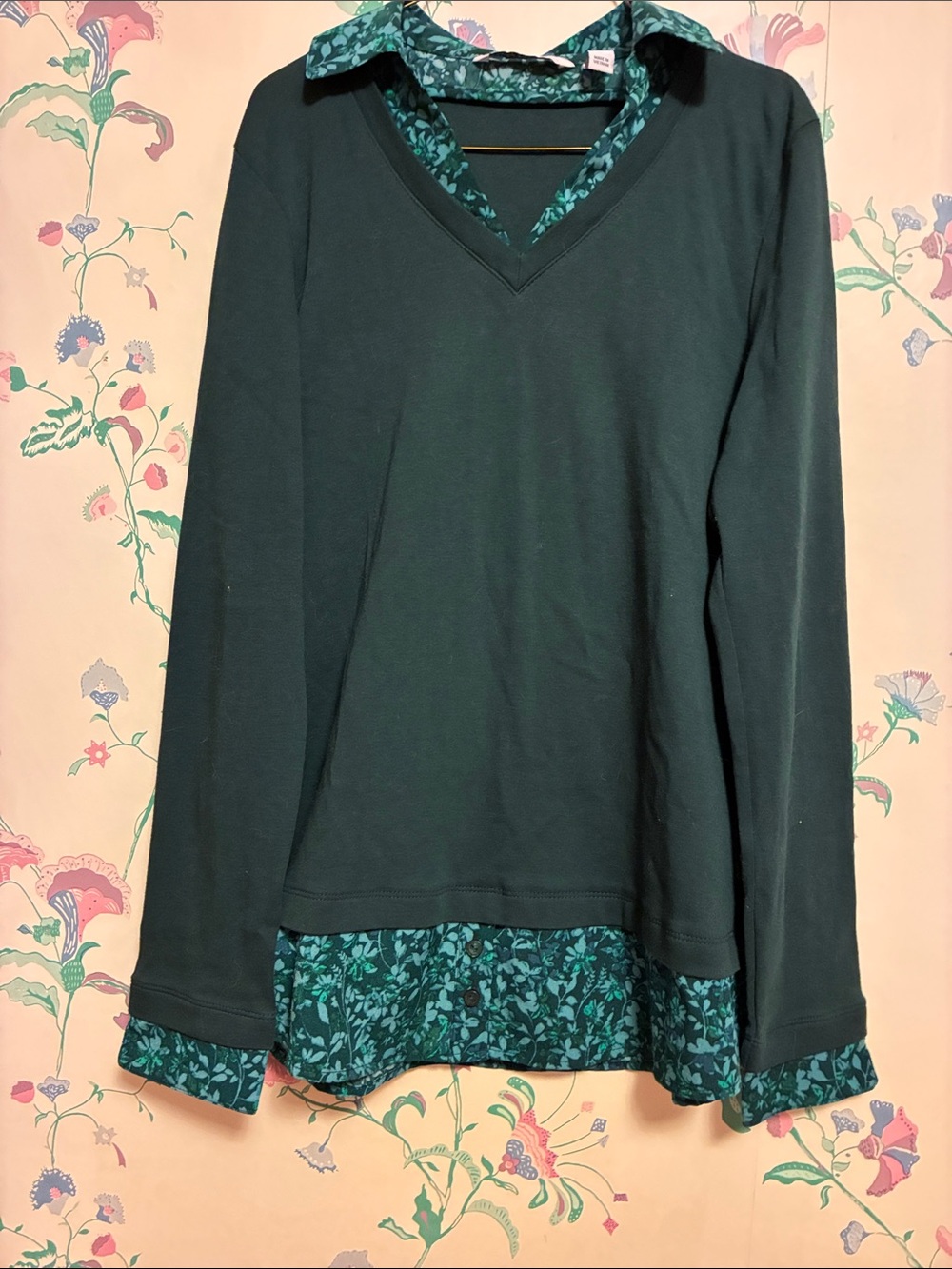 Isaac Mizrahi Teal and Emerald Floral V-Neck Top